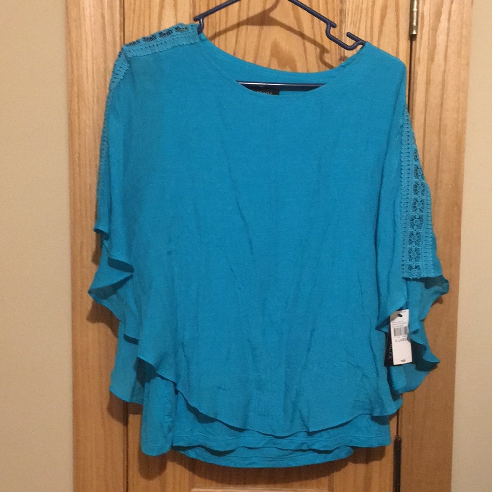 Women’s XL shirt